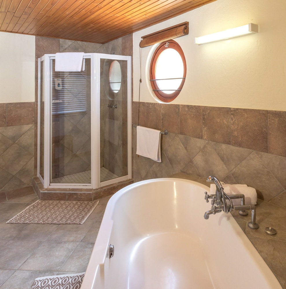 Rossmund Lodge 32/32