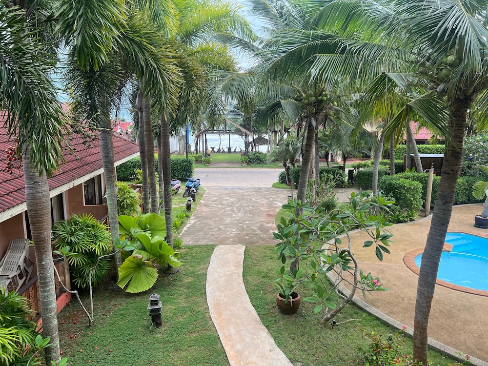 LANTA SEAFRONT RESORT 5/66