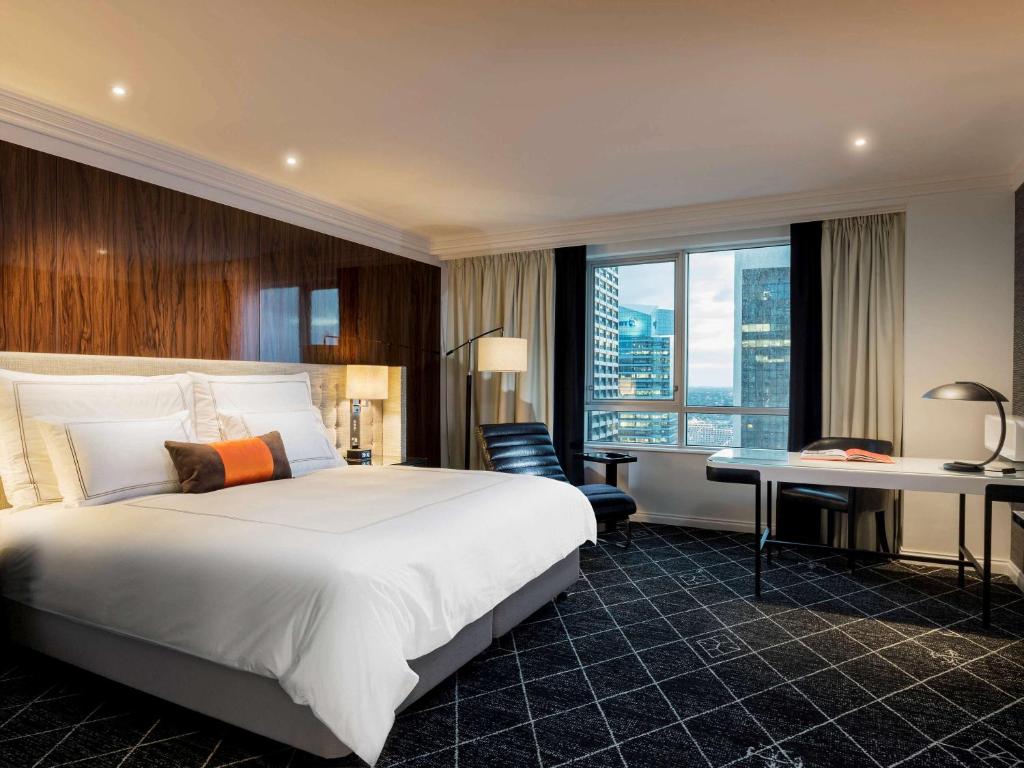 EXECUTIVE, SUITE, DINING AREA, EXECUTIVE LOUNGE ACCESS