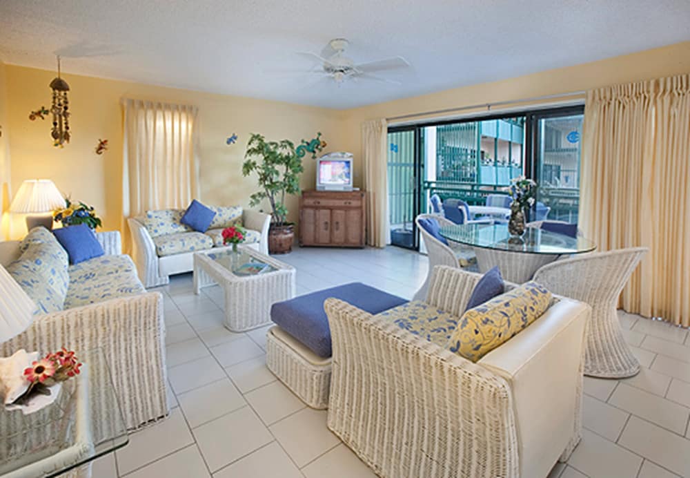 Colony Cove Beach Resort 8/22