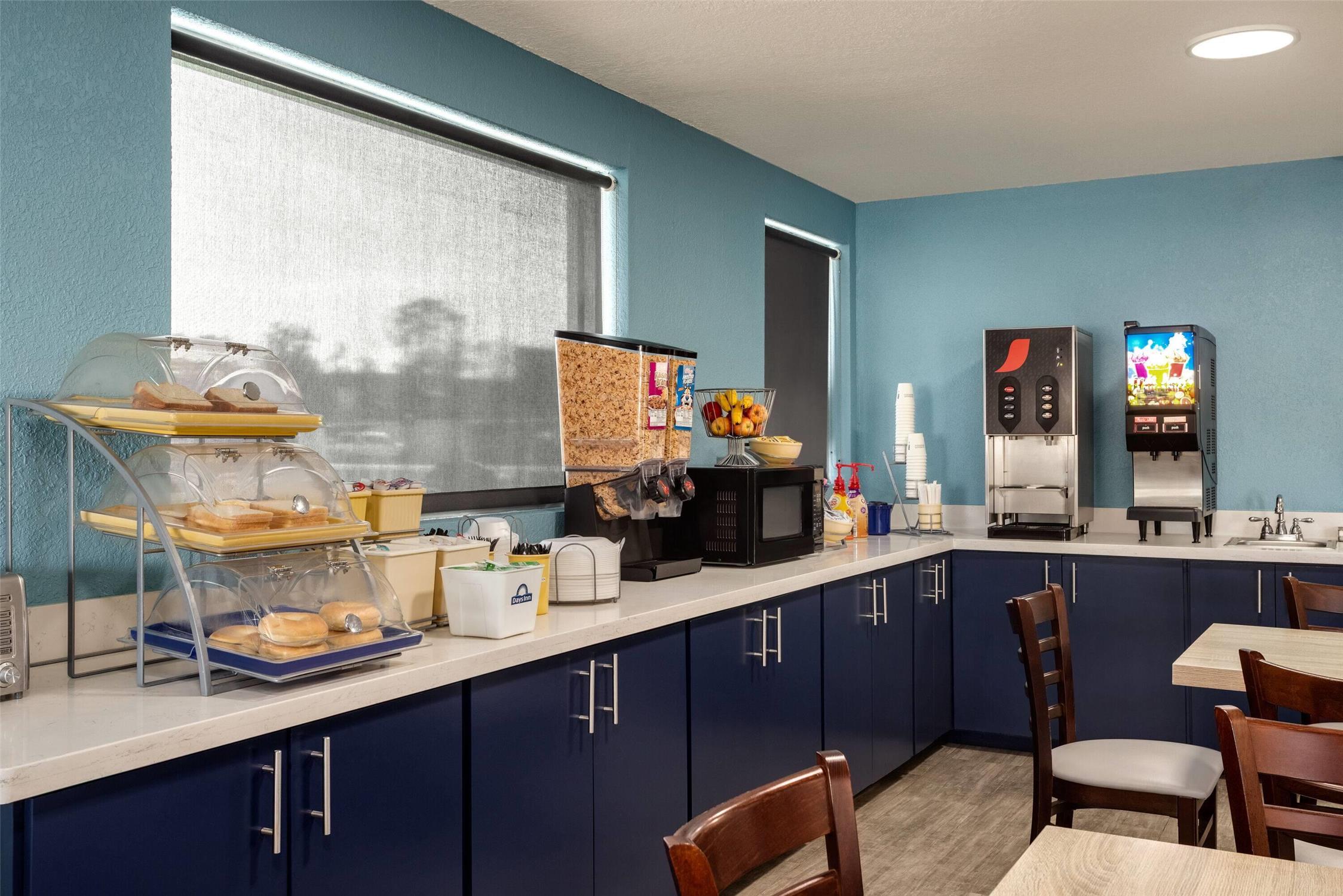 Days Inn By Wyndham Apopka Orlando 42/53