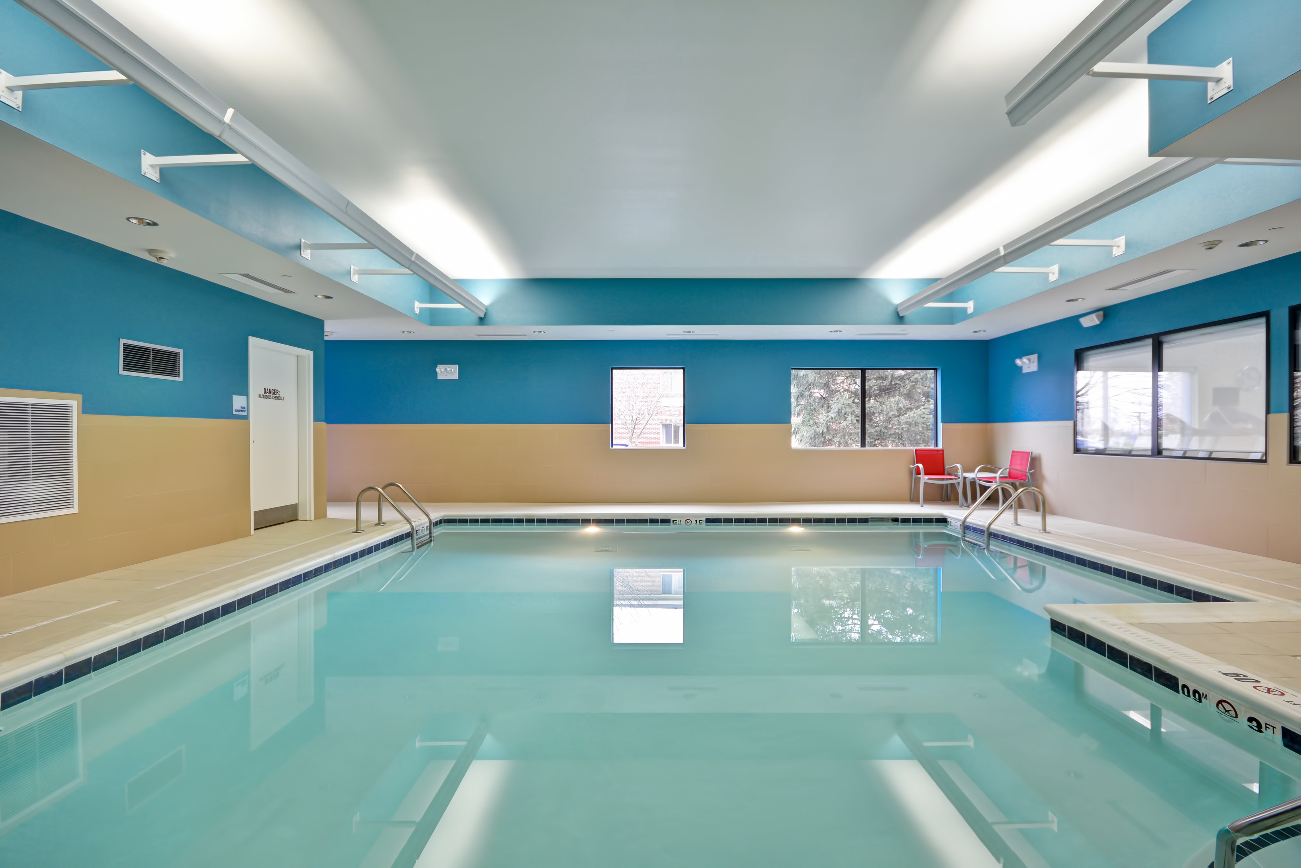 HOLIDAY INN EXPRESS EVANSVILLE 28/61