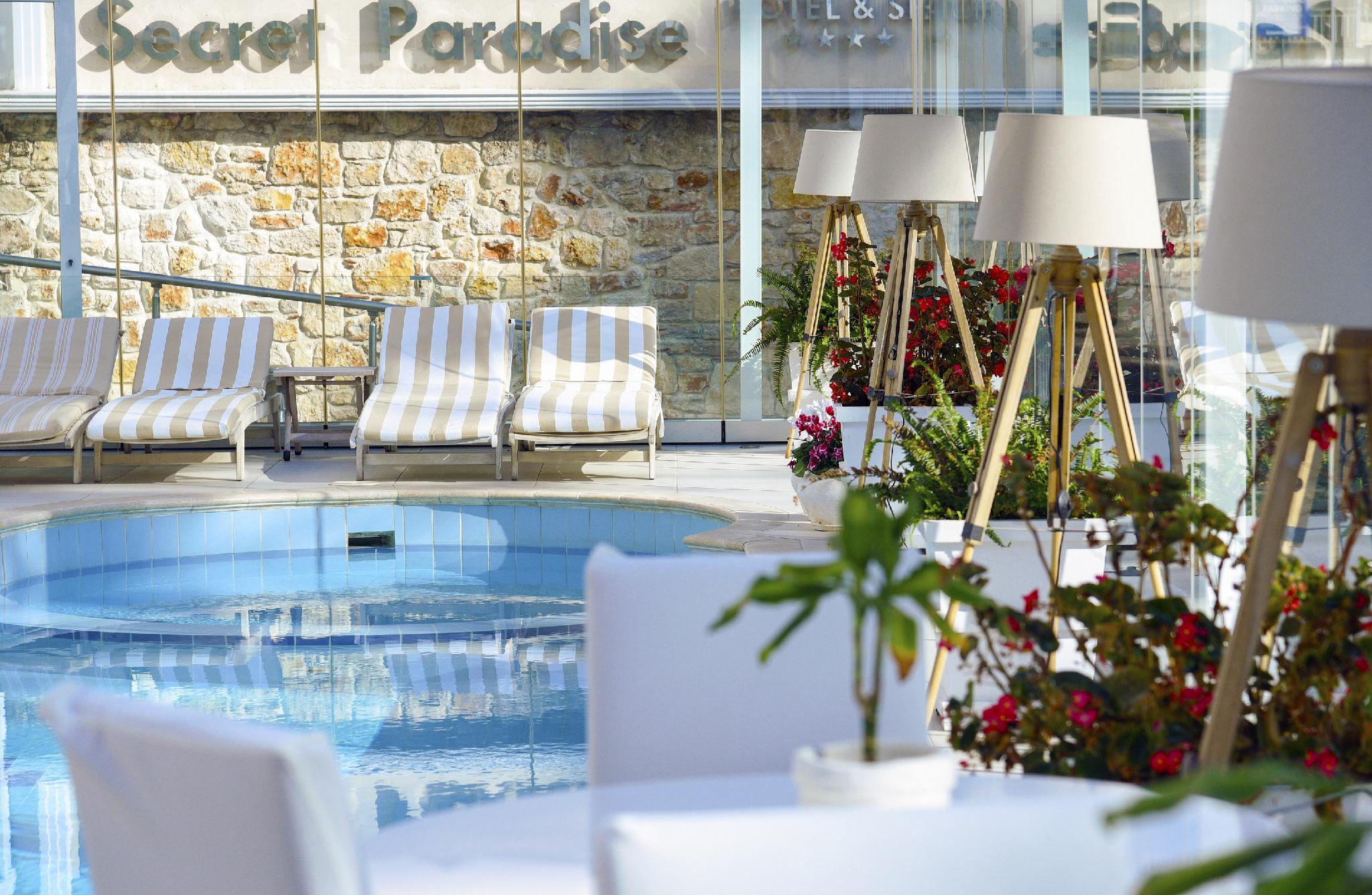 غرفة تُحدَّد عند الوصول