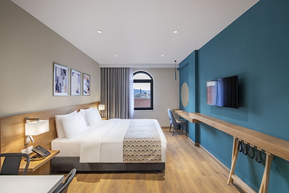 Clocks Hotel Tbilisi 12/37