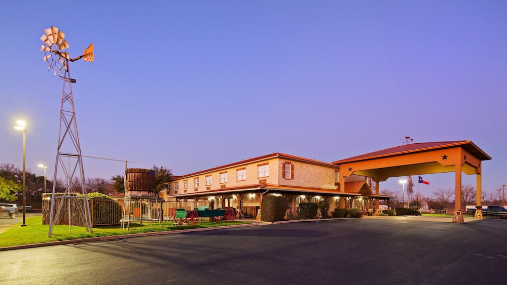 Best Western Plus Fredericksburg 3/34