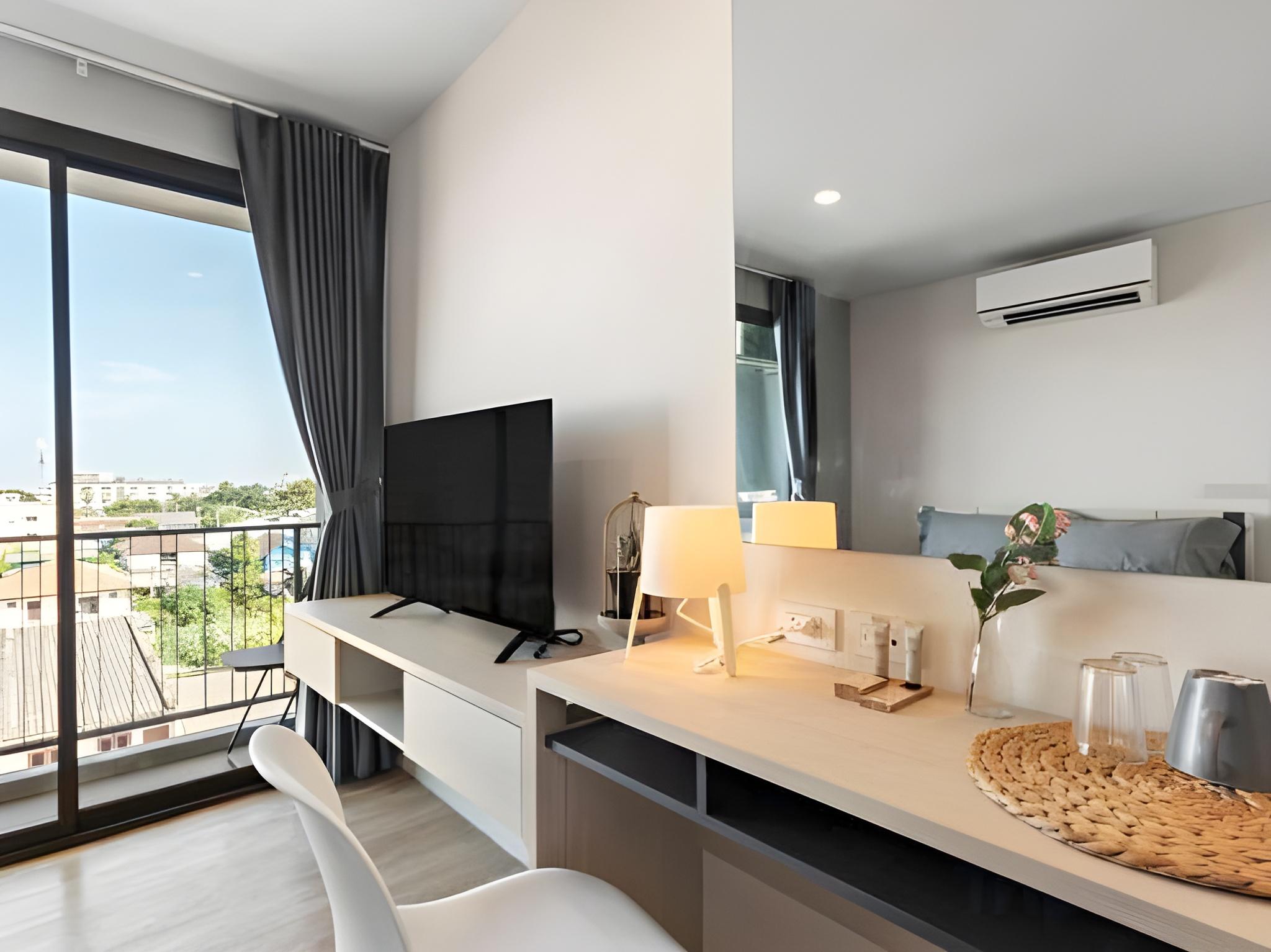 Sky, Suite, Top Floor