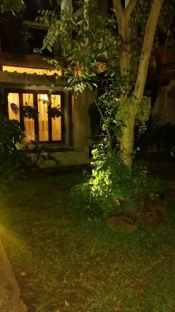 Villa Tulip Garden 12/15