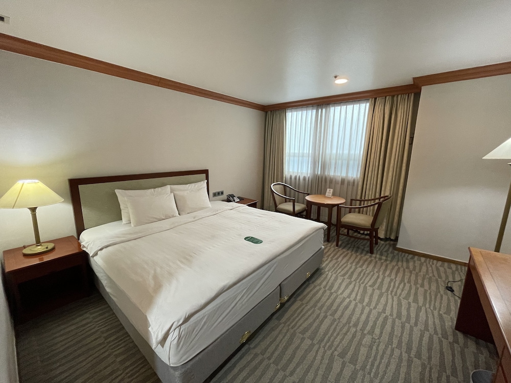 Hotel International 10/66