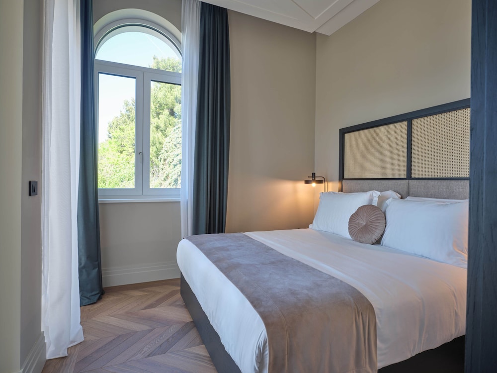 DELUXE, SUITE, VILLA