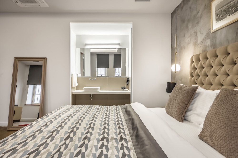 ECONOMY, DOUBLE BED, CITY VIEW