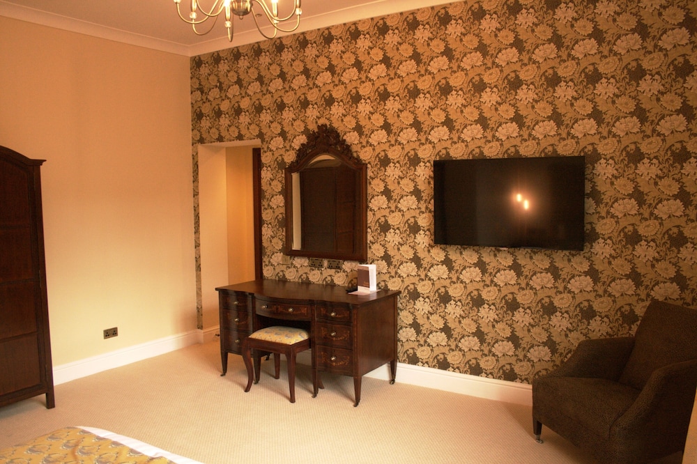 Best Western Plough & Harrow Hotel 22/49