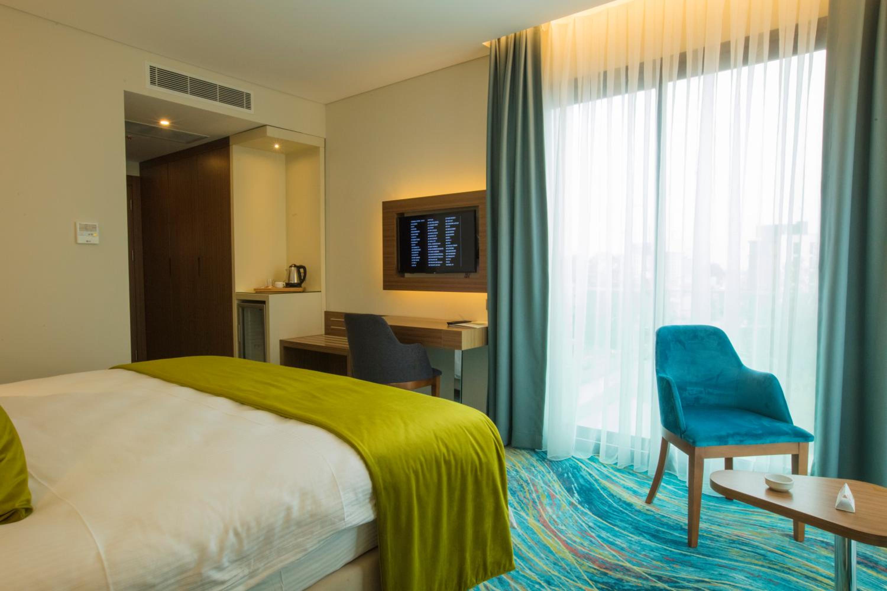 DELUXE, DOUBLE BED