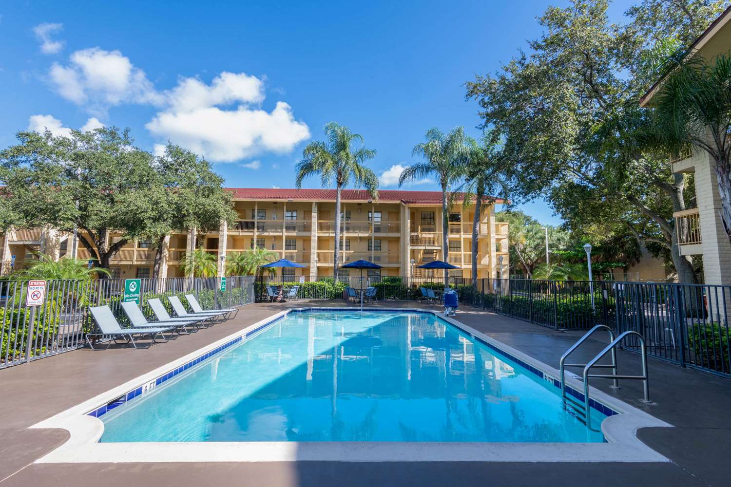 La Quinta Inn by Wyndham Deerfield Beach I-95 at Hillsboro E 6/34
