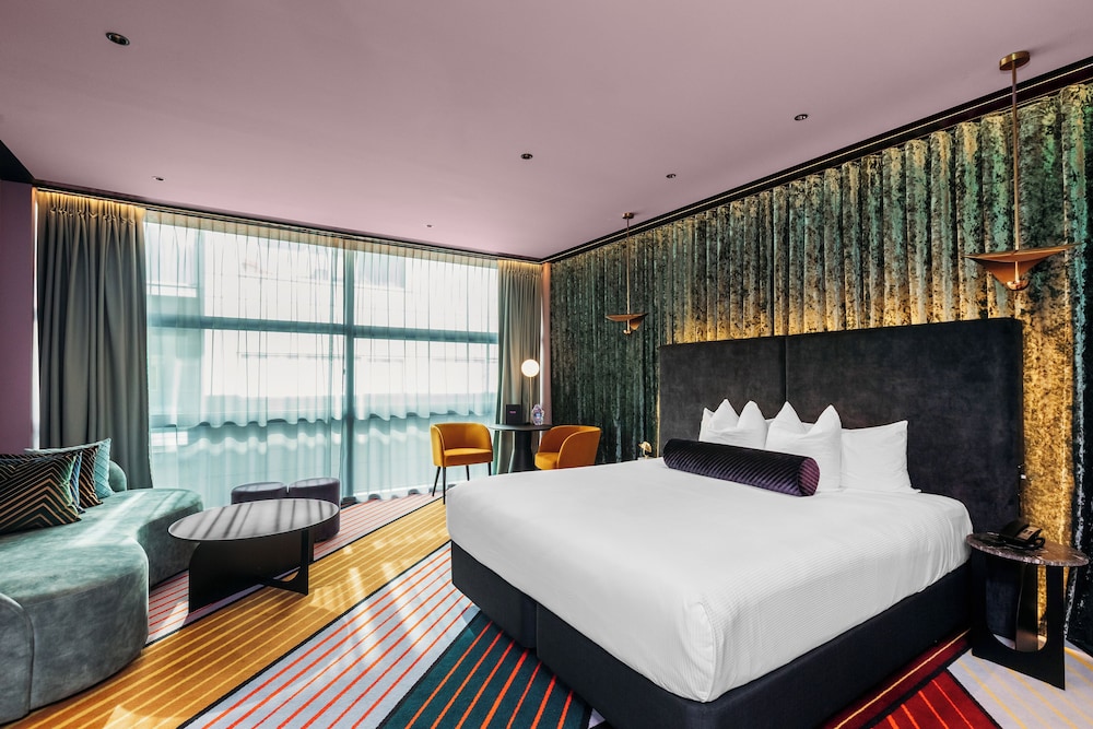 OASIS, KING BED