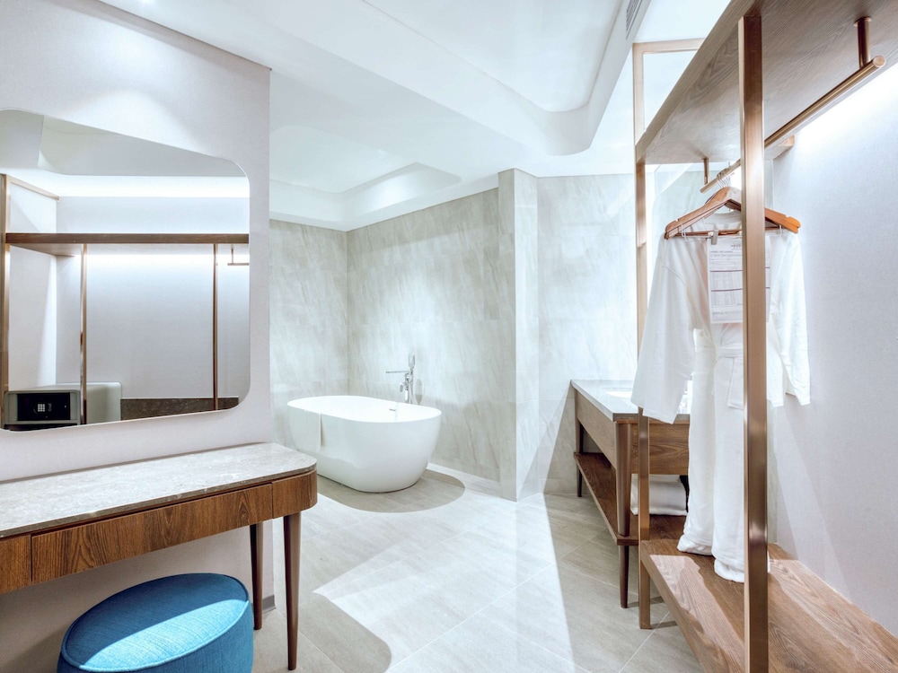 Mercure Jakarta Gatot Subroto 16/78
