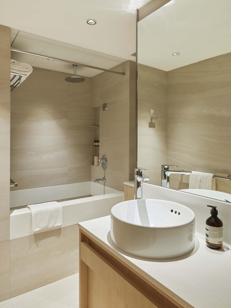 CM+ Hotels and Serviced Apartments 40/44