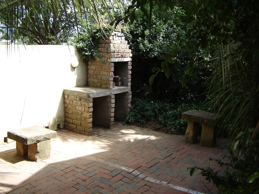 Ladybrand Guest House 46/50