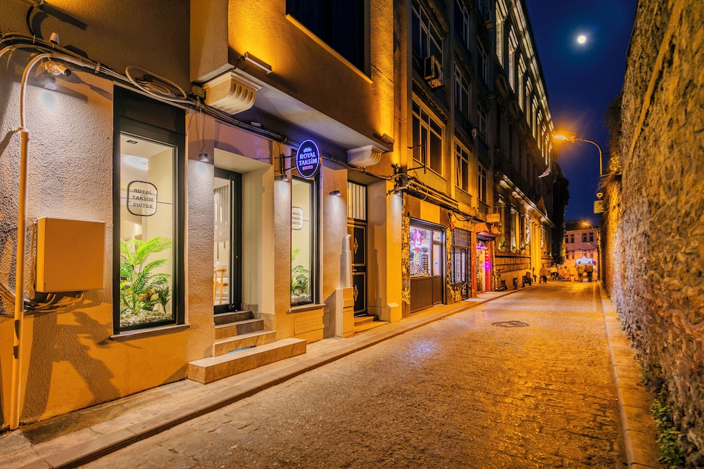 Royal Taksim Suites 45/50
