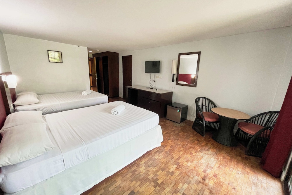DELUXE, DOUBLE BED