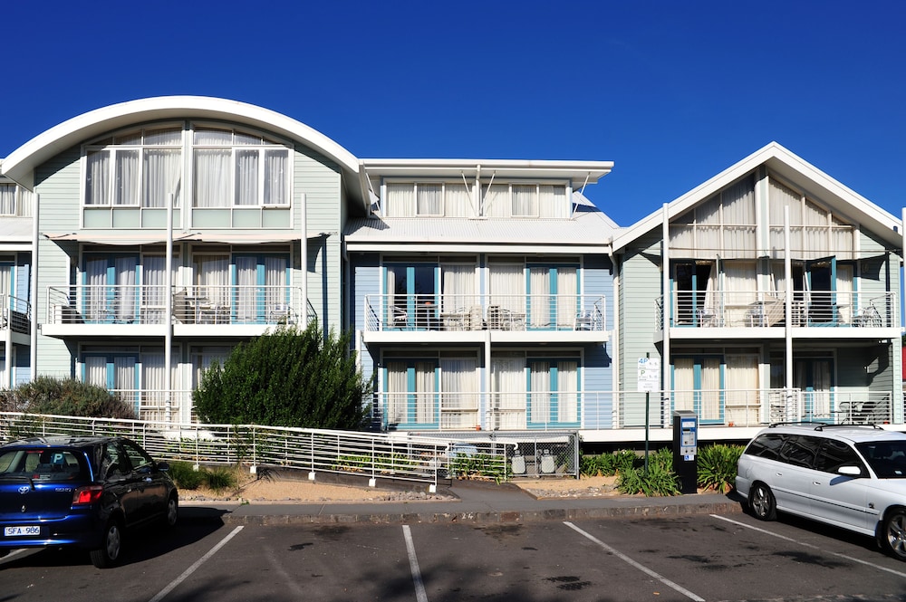 MainStay Suites Williamstown 56/63