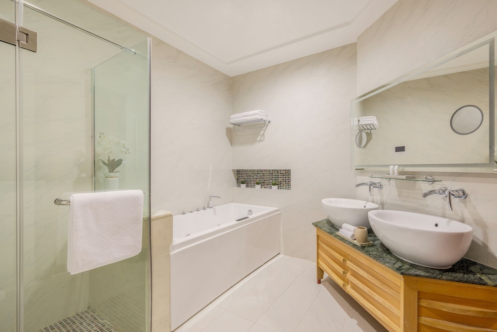 Dusit Hotel And Suites 58/64