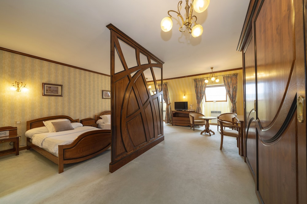 Romantic, Suite, Queen Bed, Sofa
