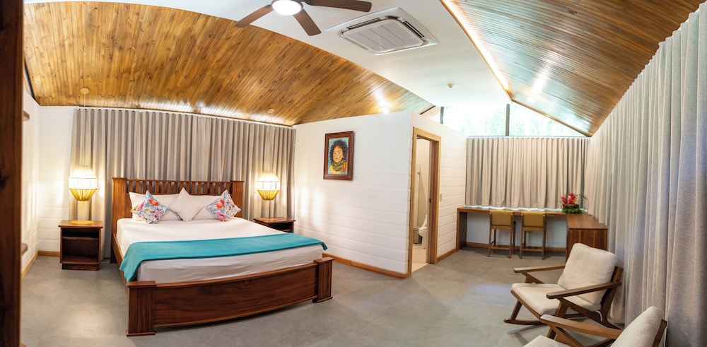 Superior, Bungalow, King Bed