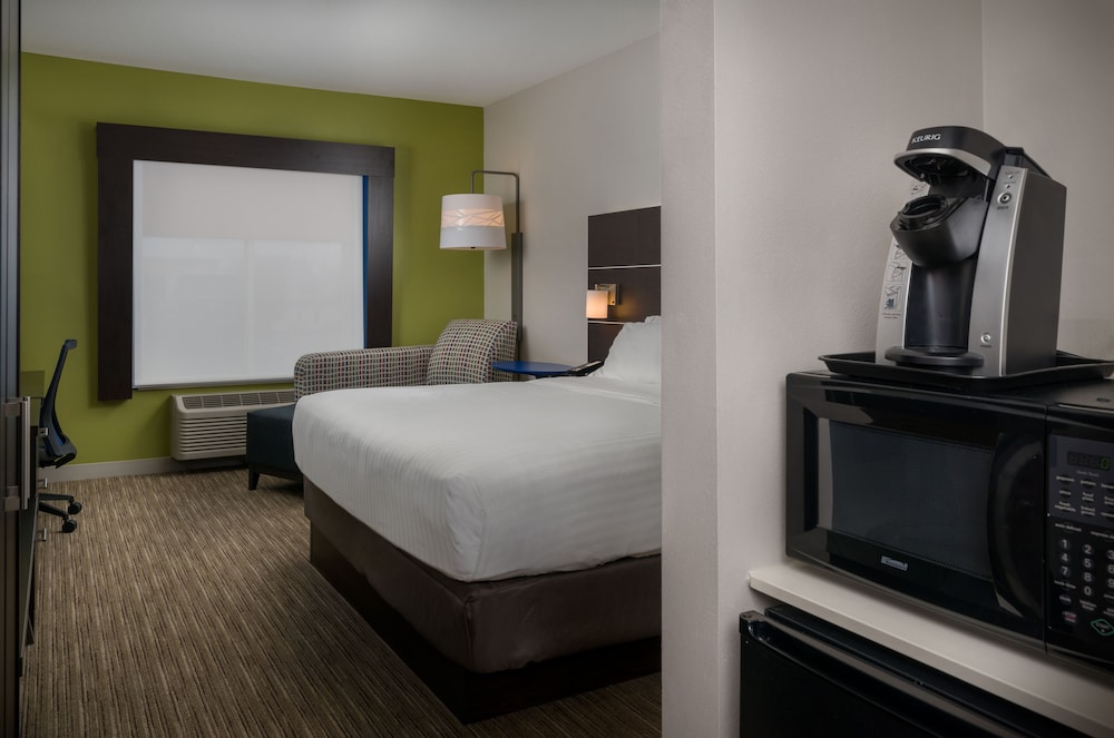 Holiday Inn Express Hotel And Suites Lawrence 18/48