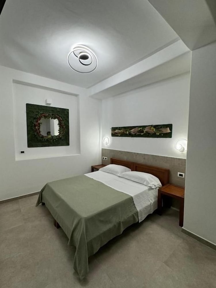 Petit Hotel 10/50