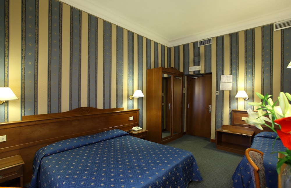 Hotel Montecarlo Roma 33/48