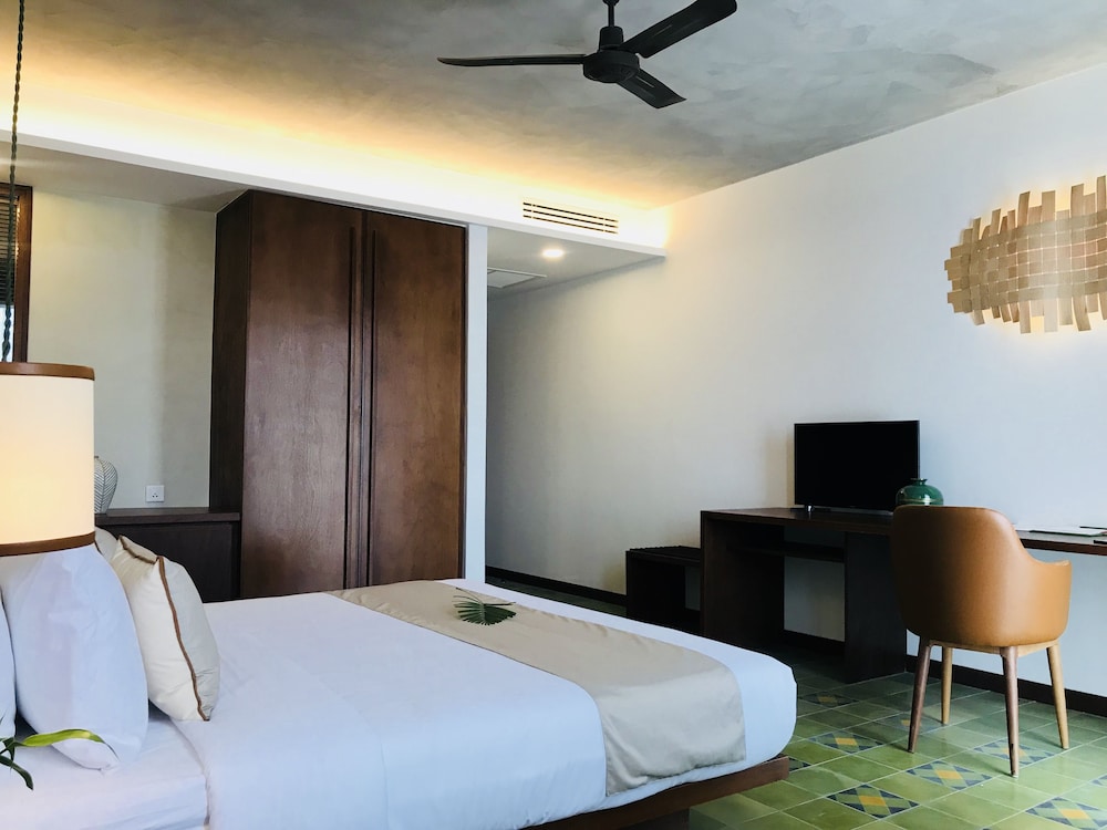 Penh House Hotel 32/74