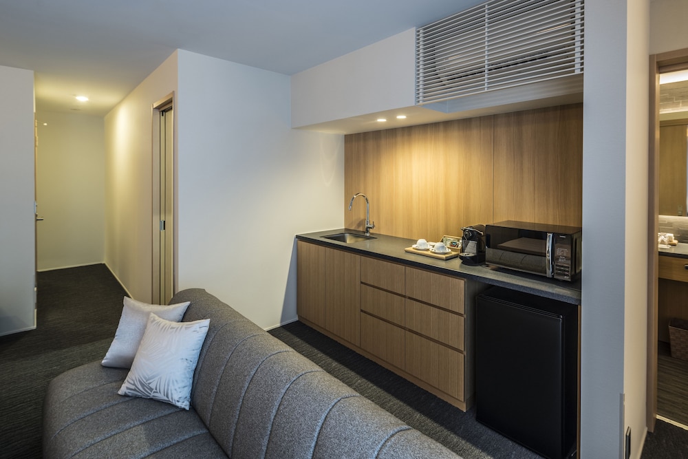 1 BEDROOM, SUITE, TWIN BEDS, KITCHENETTE