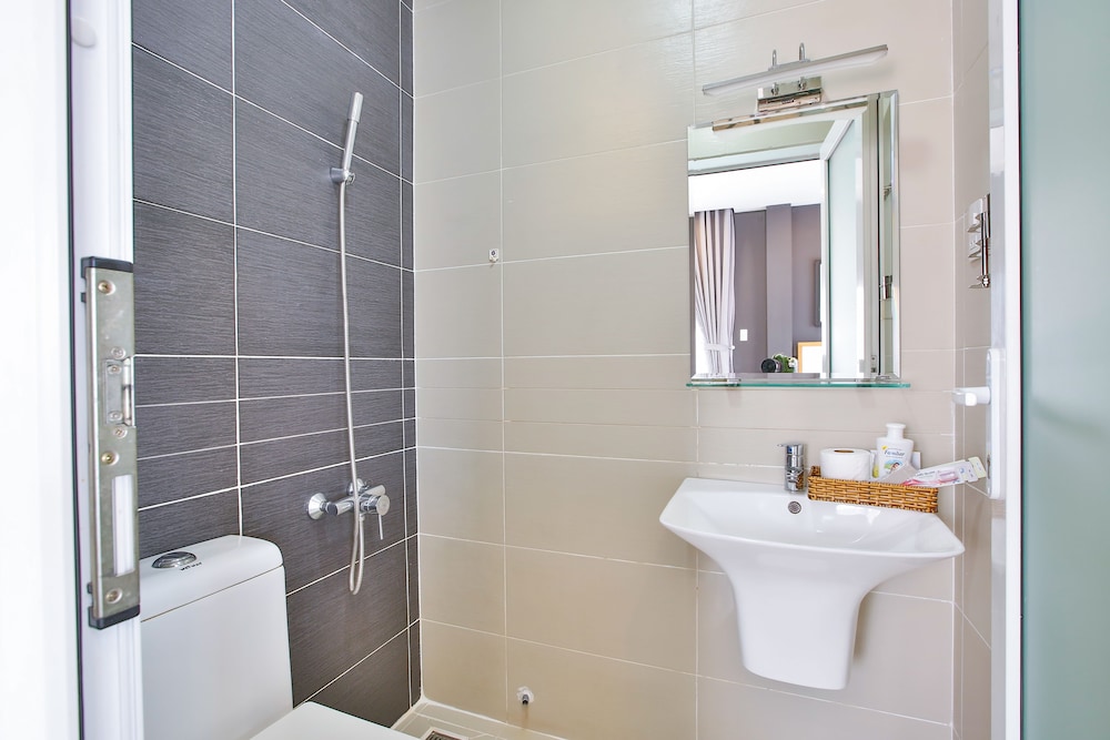 Sunflower Boutique Studio Apartment 42/44