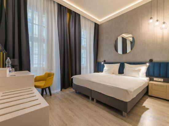 Room, Double or Twin Bed