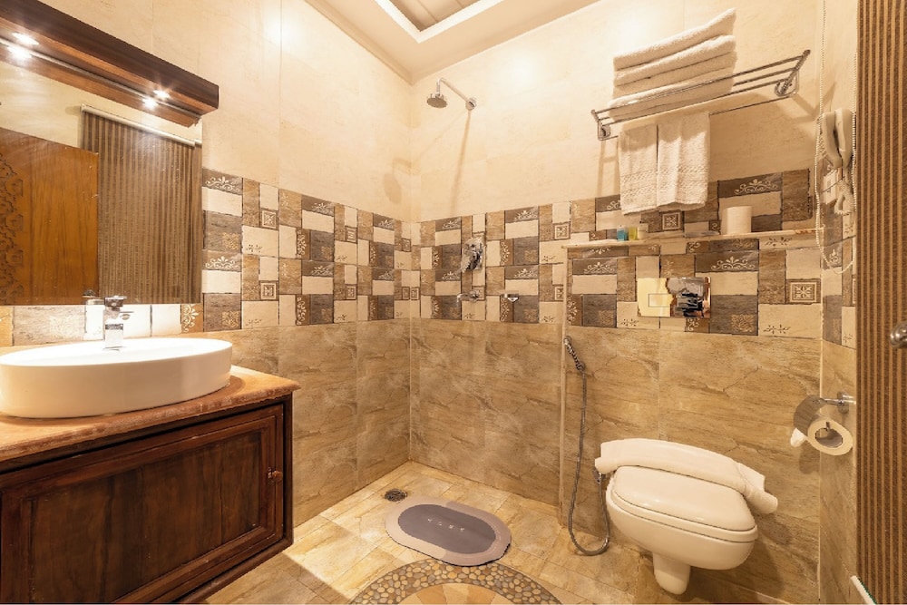 Surya Heritage Hotel 59/61