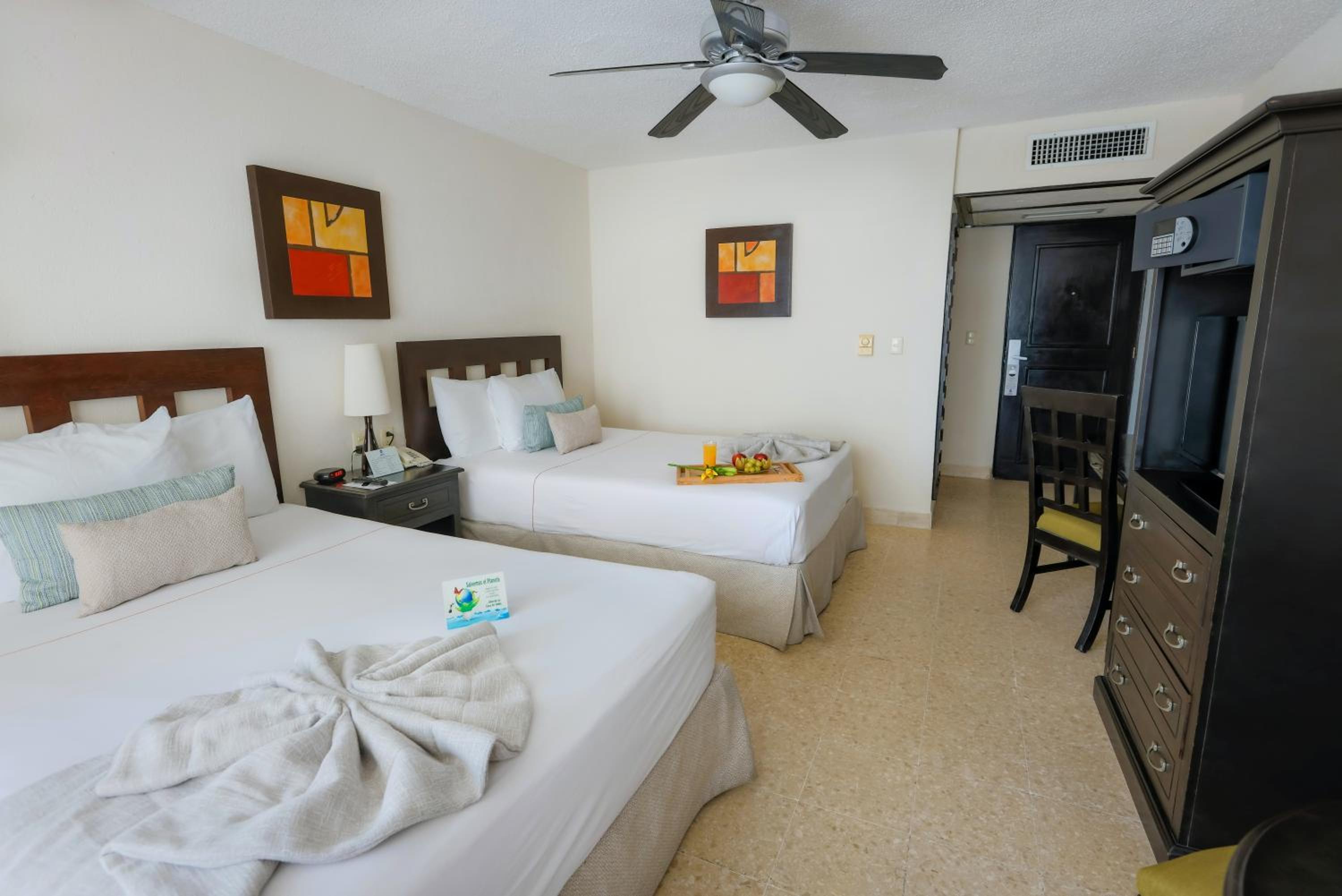 Room, 2 Double Beds, City View