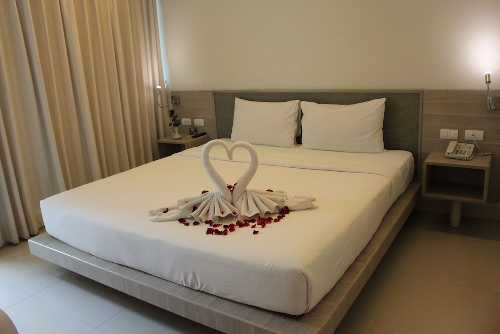 Sunshine Hotel and Residences 32/65