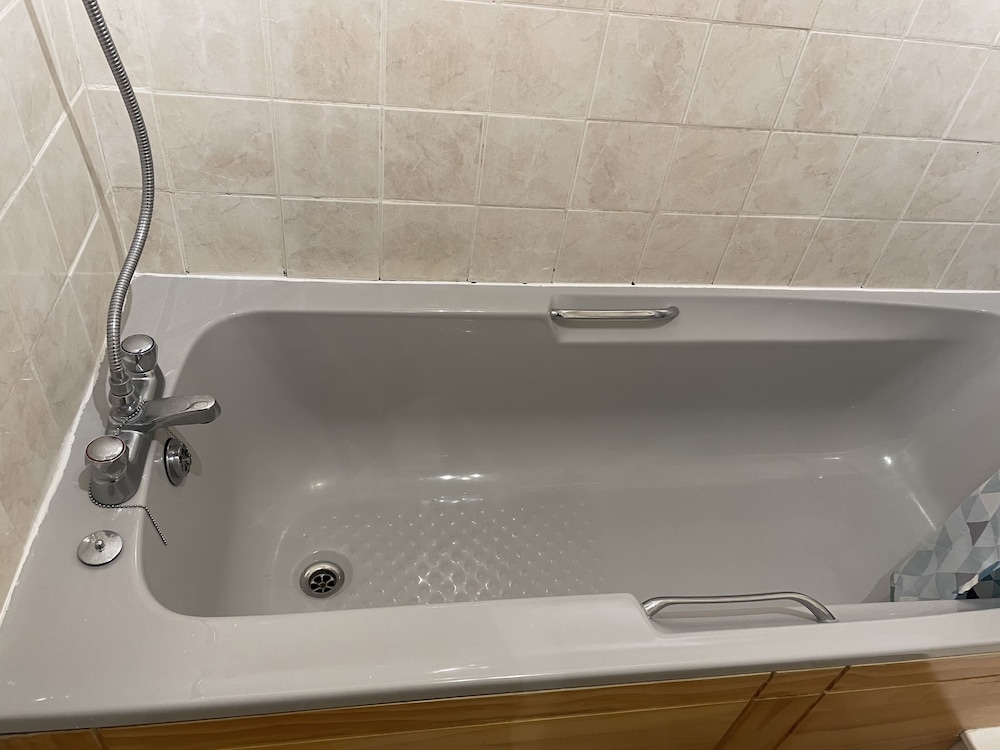 OYO Diamonds Inn 23/70
