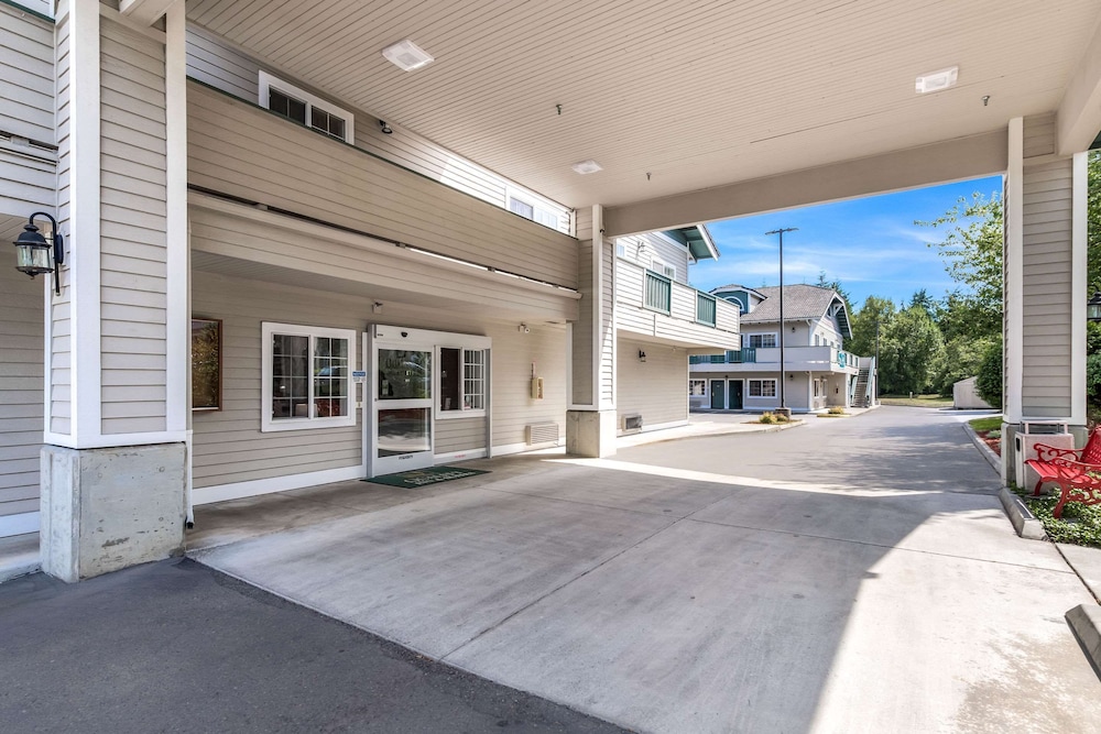 Quality Inn & Suites Bainbridge Island 49/62