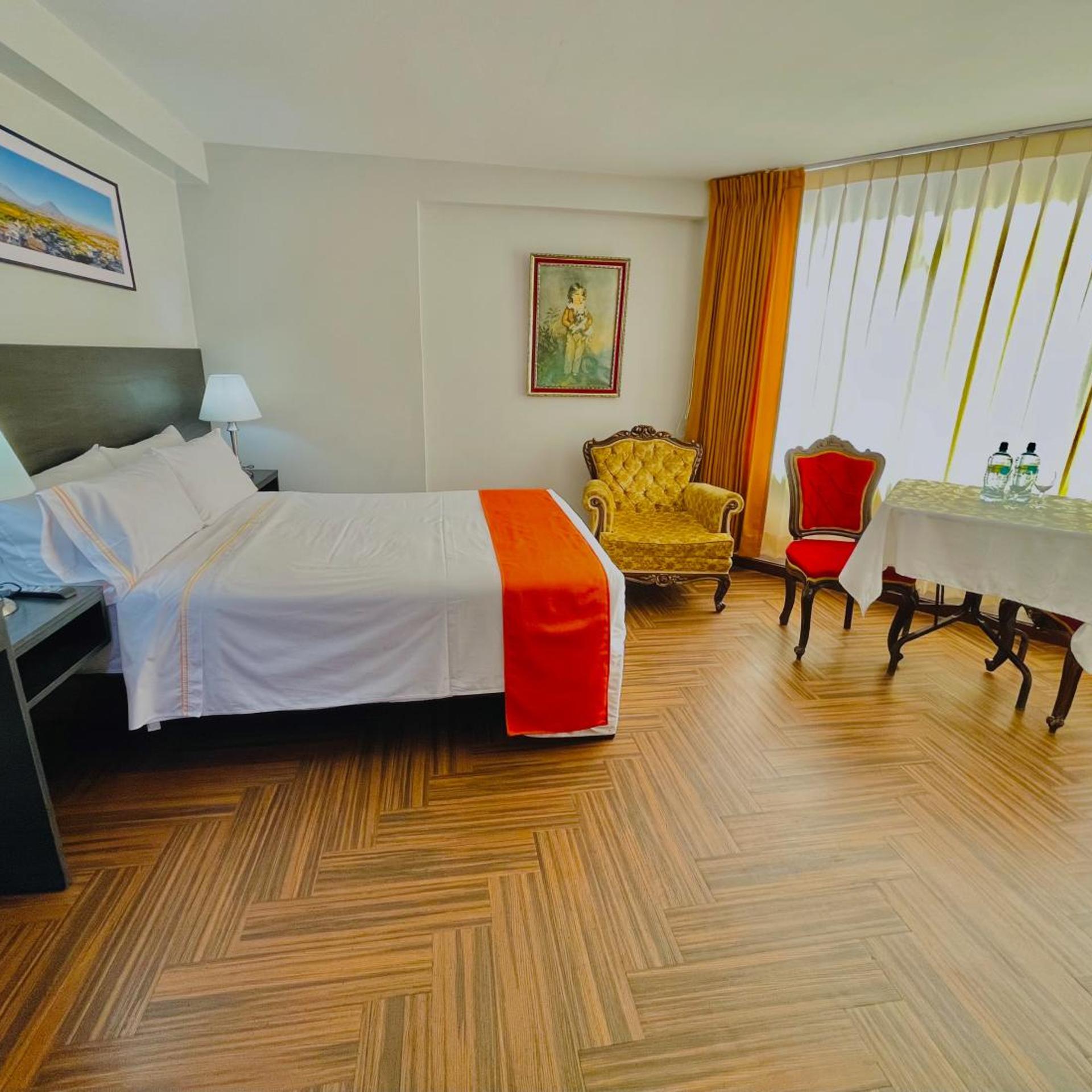 Hotel Plaza San Antonio 5/50