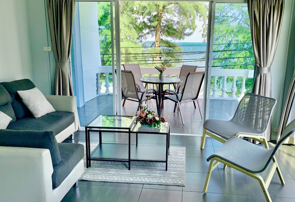 The Beach Cha Am Suite 30/50