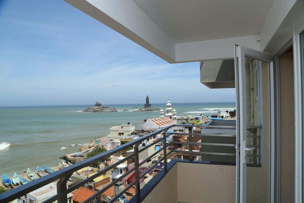 Hotel Maadhini 26/35