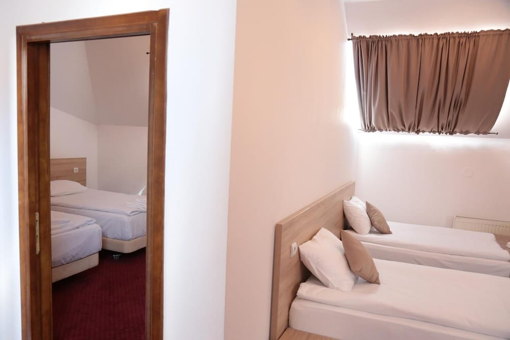 Apollonia Hotel 18/35