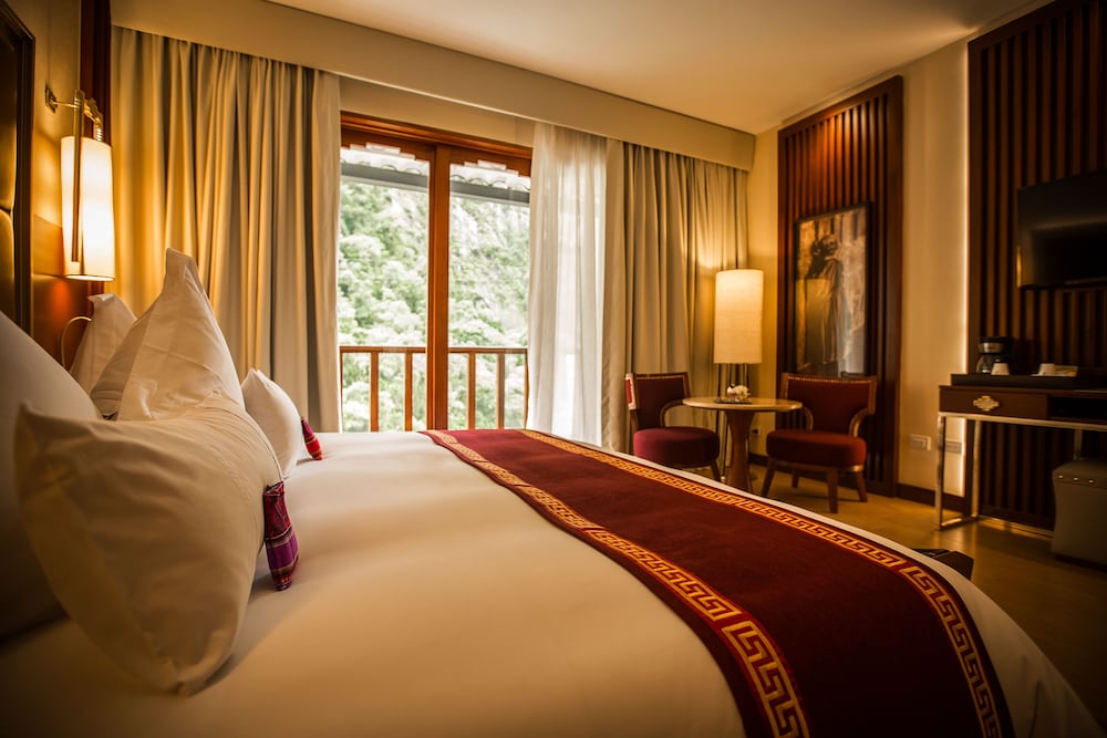 DELUXE, KING BED, RIVER VIEW