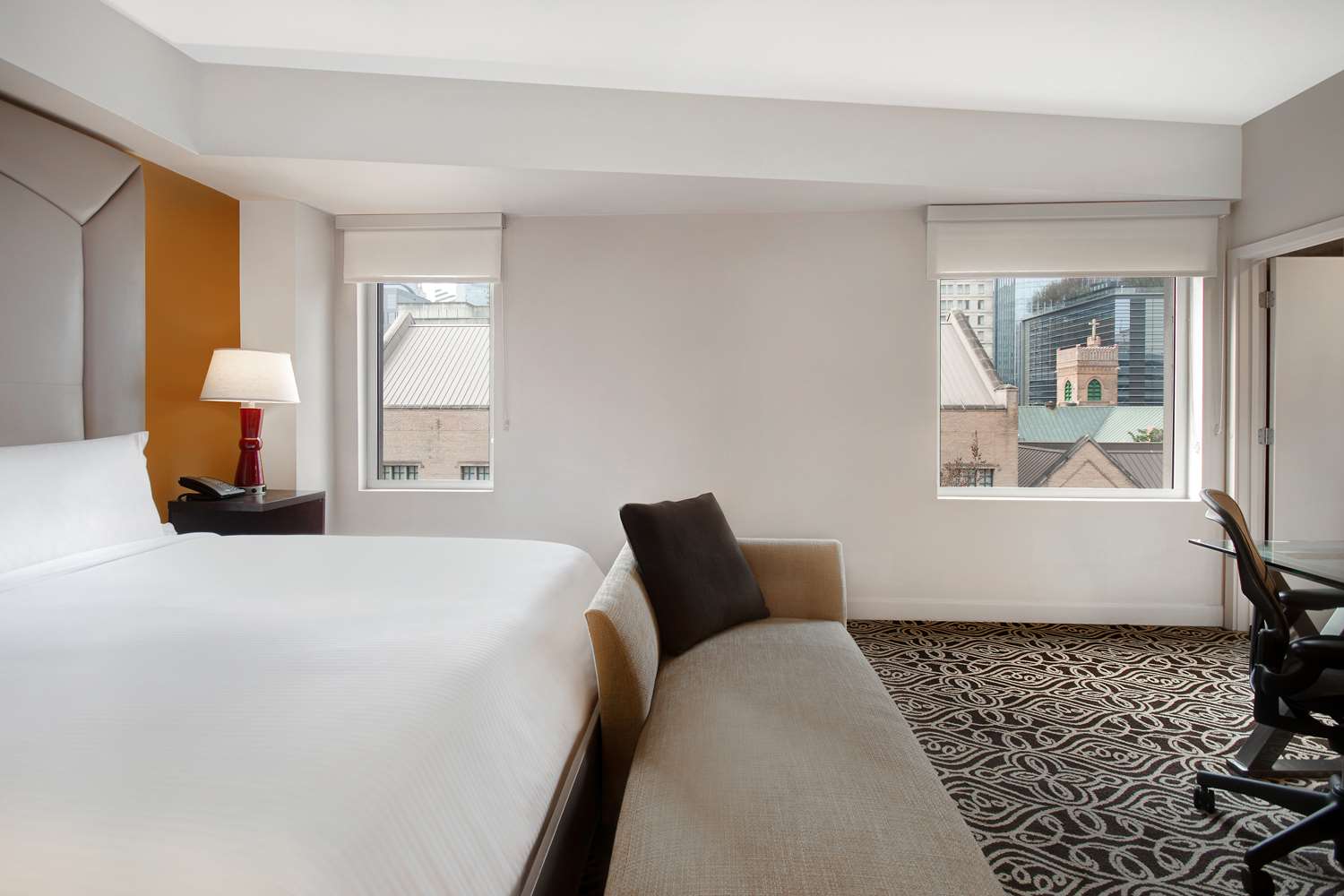 Deluxe, King Bed, Bathtub, Accessible