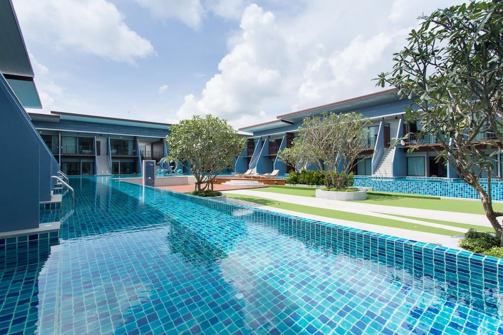 THE PHU BEACH HOTEL 57/65