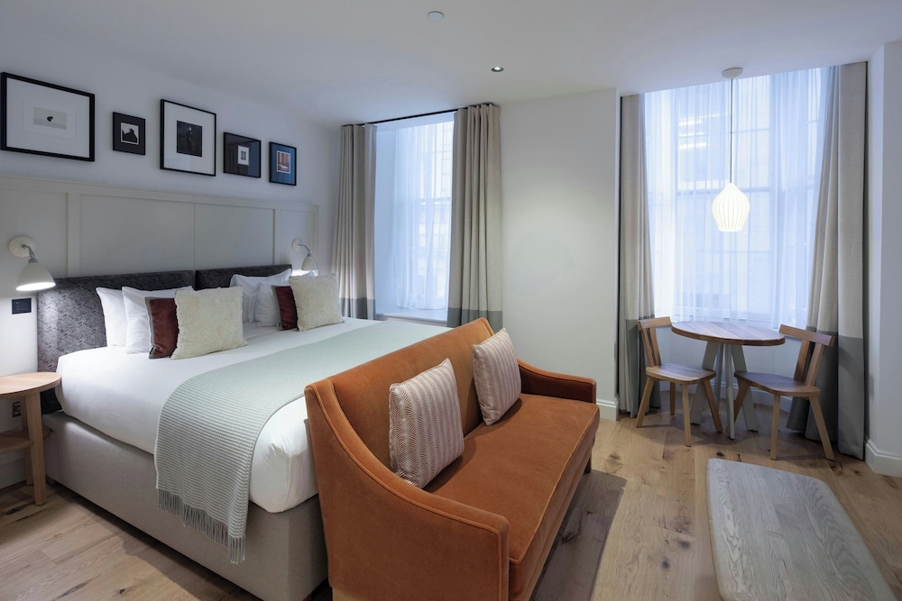 STUDIO, DOUBLE BED