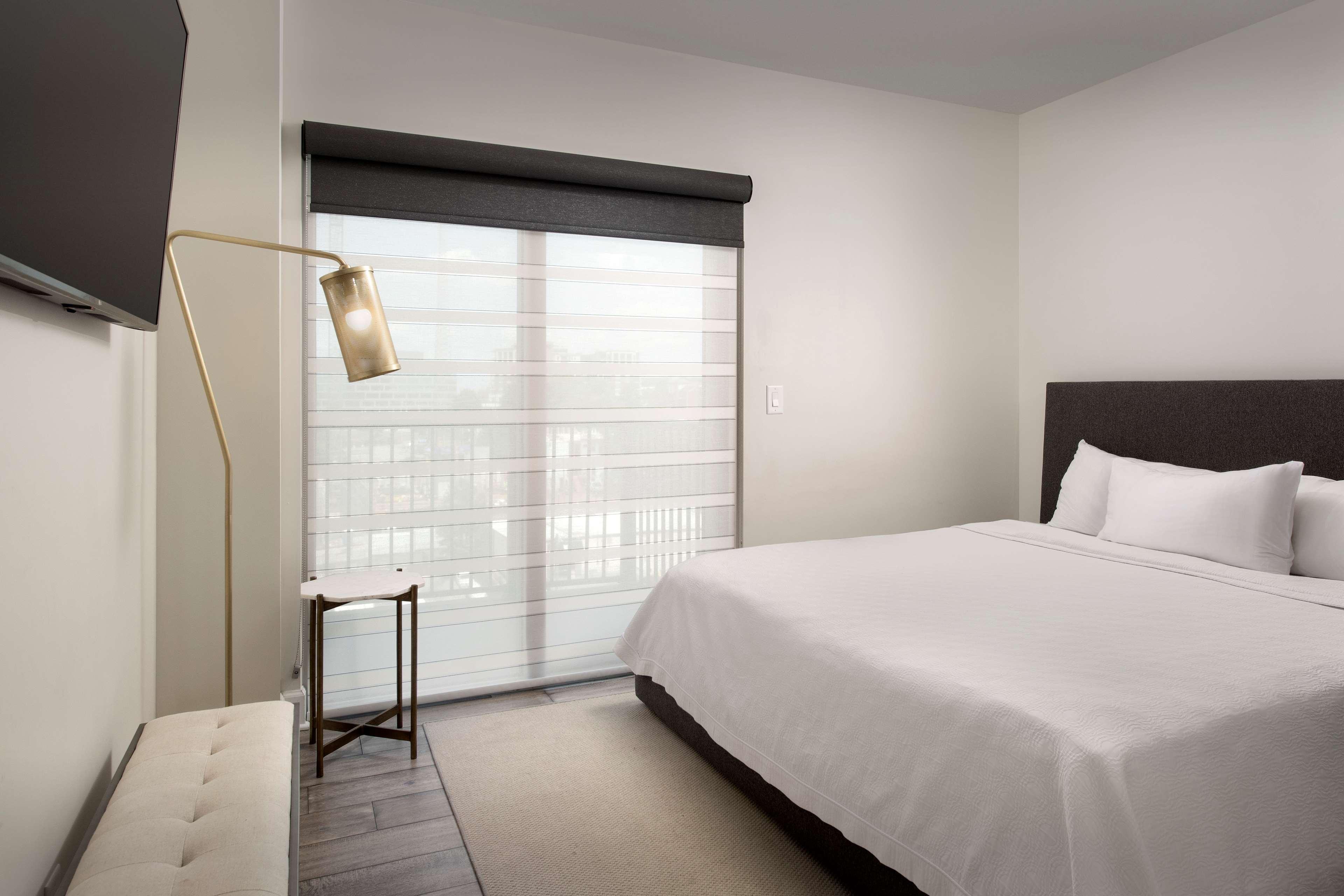 2 BEDROOMS, SUITE, KING BED