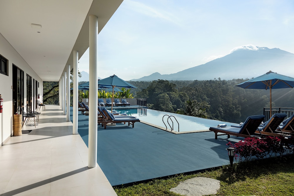 Tapa Agung View 25/50