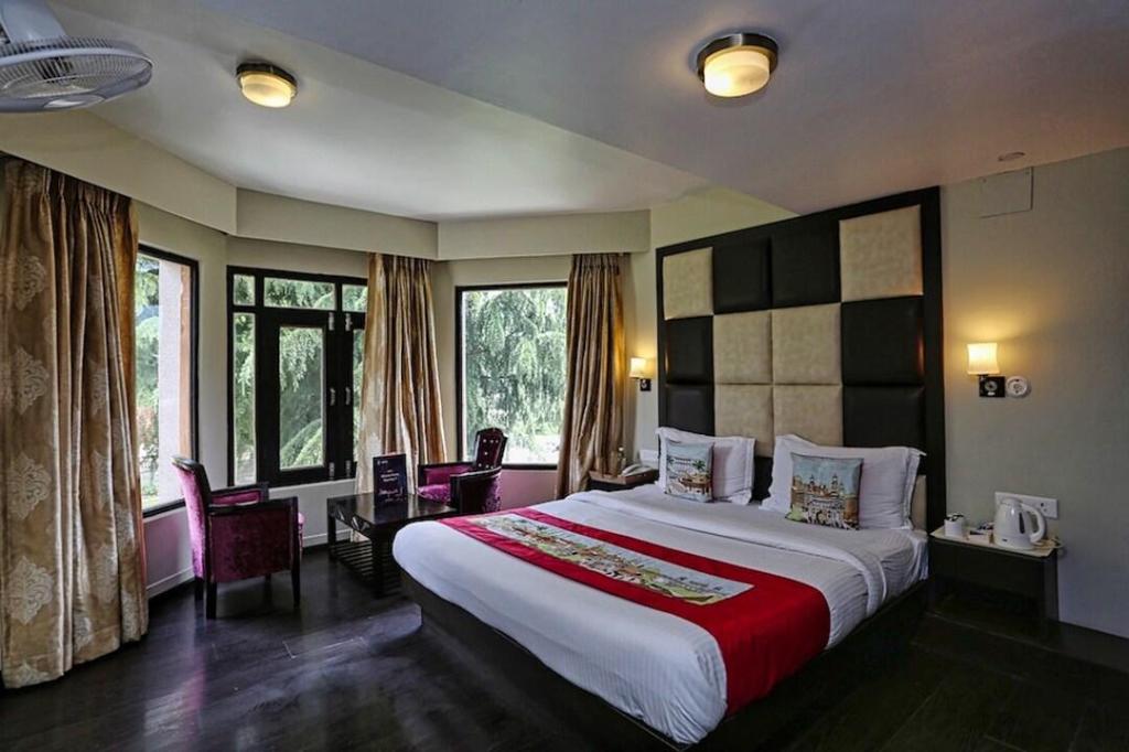 HOTEL PINE SPRING 4/7